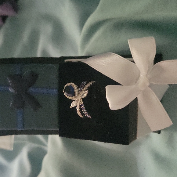 Natural Sapphire 2.2ct 14 k white gold size 7 ring - Picture 1 of 2